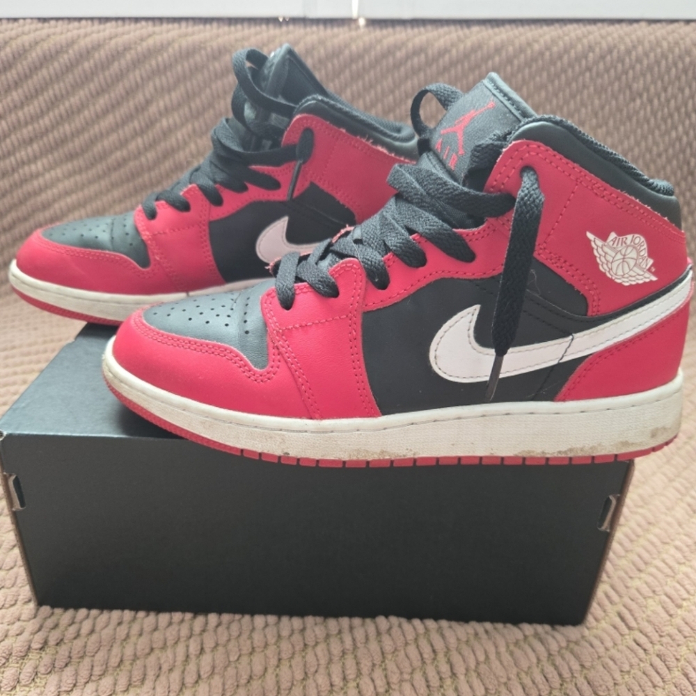 Jordan 1 Mid Red & Black Sneakers